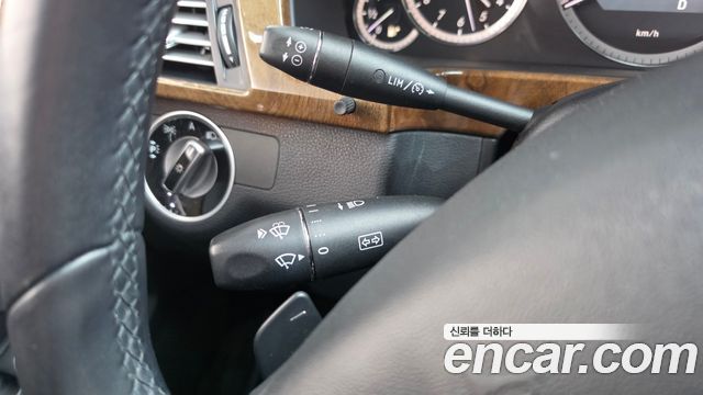 Mercedes-Benz E-Class 2011 — photo 16
