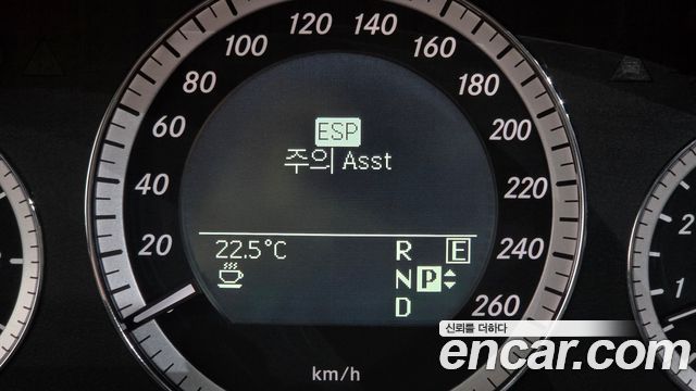 Mercedes-Benz E-Class 2011 — photo 19