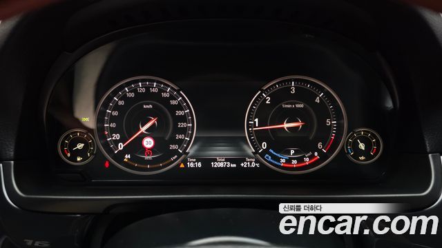 BMW 5-Series 2016 — photo 11
