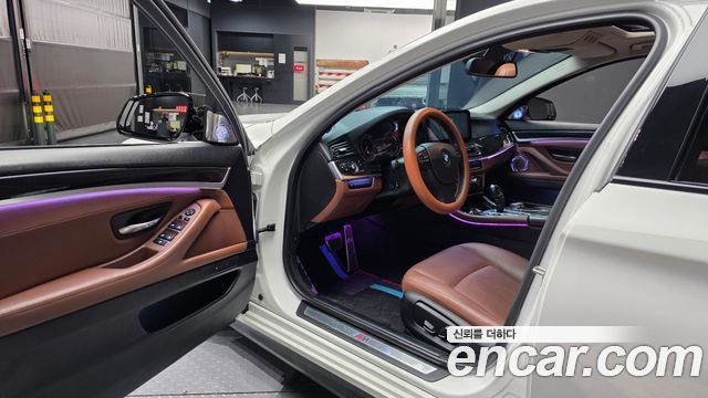 BMW 5-Series 2016 — photo 13