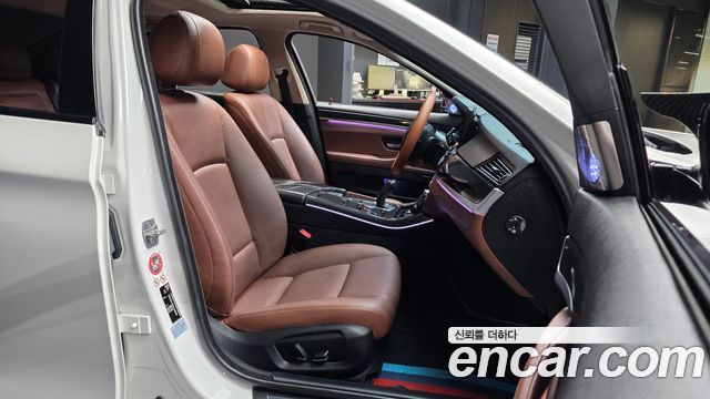 BMW 5-Series 2016 — photo 17