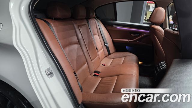 BMW 5-Series 2016 — photo 18