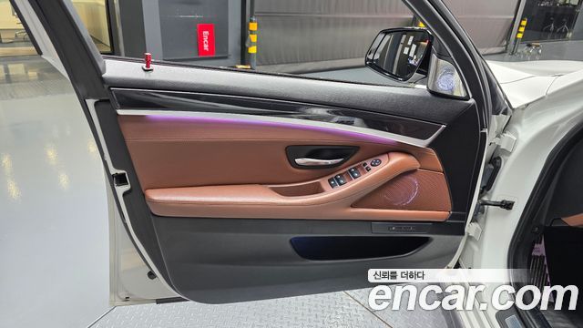 BMW 5-Series 2016 — photo 14