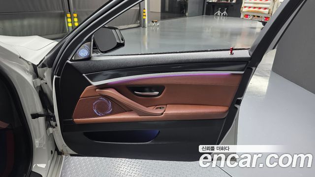 BMW 5-Series 2016 — photo 15