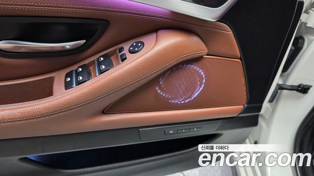 BMW 5-Series 2016 — photo 29