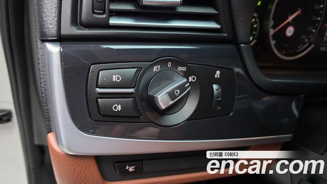 BMW 5-Series 2016 — photo 30