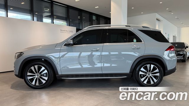 Mercedes-Benz GLE-Class 2026 — photo 8