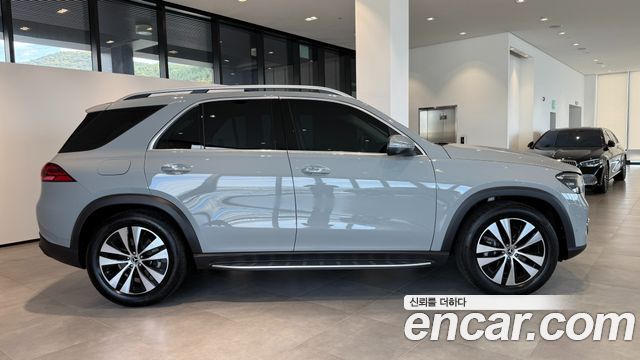 Mercedes-Benz GLE-Class 2026 — photo 9