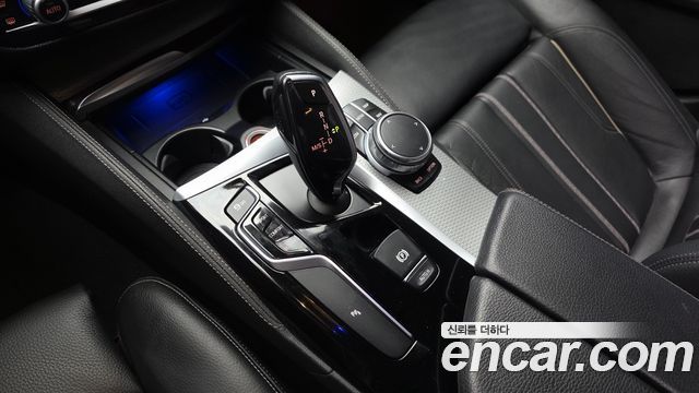 BMW 5-Series 2018 — photo 12