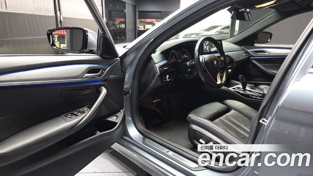 BMW 5-Series 2018 — photo 13