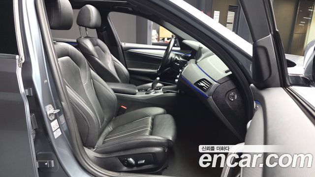 BMW 5-Series 2018 — photo 17