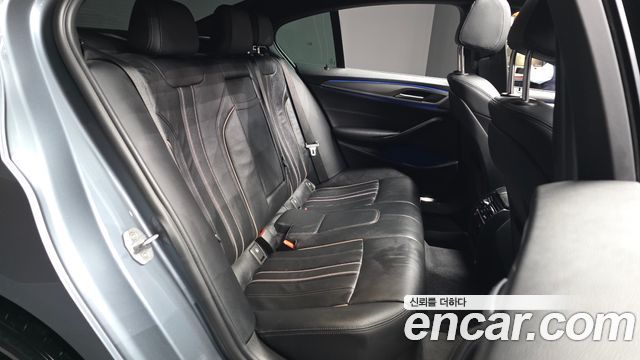 BMW 5-Series 2018 — photo 18