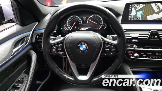 BMW 5-Series 2018 — photo 19