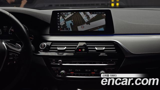BMW 5-Series 2018 — photo 21