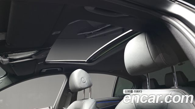 BMW 5-Series 2018 — photo 24