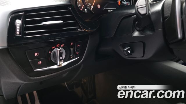 BMW 5-Series 2018 — photo 25