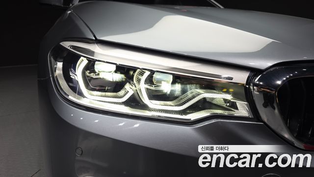 BMW 5-Series 2018 — photo 8
