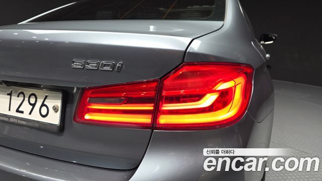 BMW 5-Series 2018 — photo 9