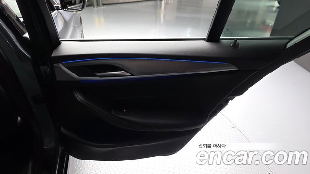 BMW 5-Series 2018 — photo 15