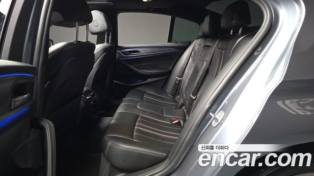 BMW 5-Series 2018 — photo 16