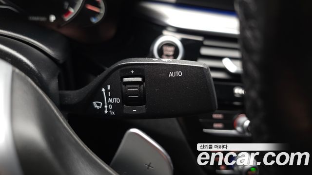 BMW 5-Series 2018 — photo 27
