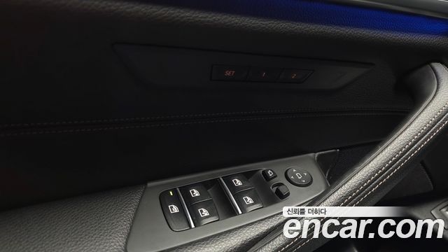 BMW 5-Series 2018 — photo 29