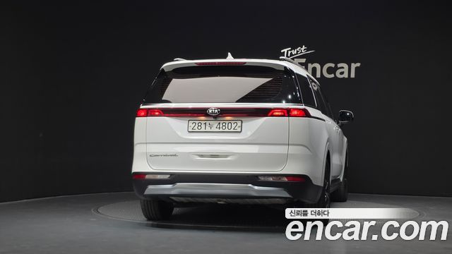 Kia Canival 2021 — photo 4