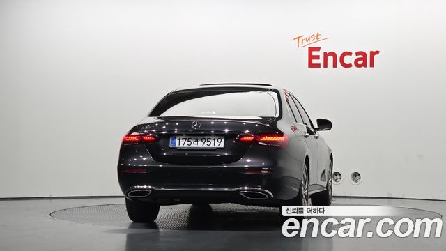 Mercedes-Benz E-Class 2021 — photo 4