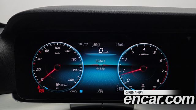 Mercedes-Benz E-Class 2021 — photo 11