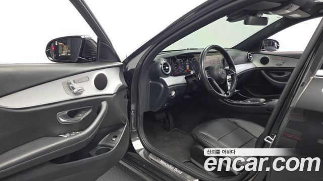 Mercedes-Benz E-Class 2021 — photo 13