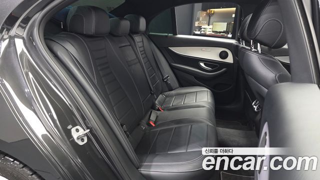 Mercedes-Benz E-Class 2021 — photo 18