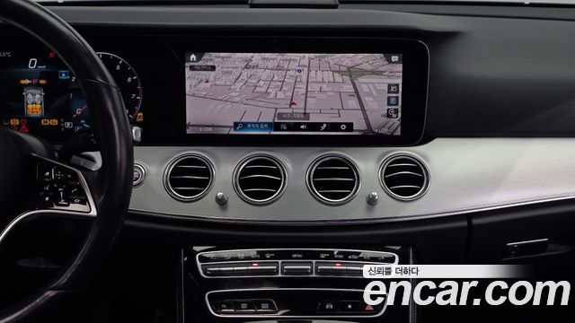 Mercedes-Benz E-Class 2021 — photo 20