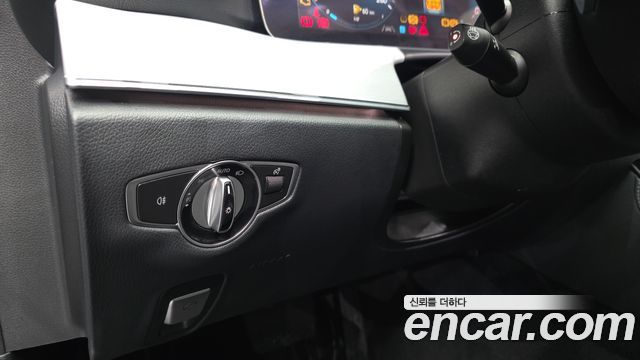 Mercedes-Benz E-Class 2021 — photo 25