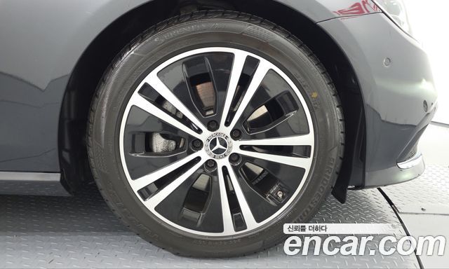 Mercedes-Benz E-Class 2021 — photo 7