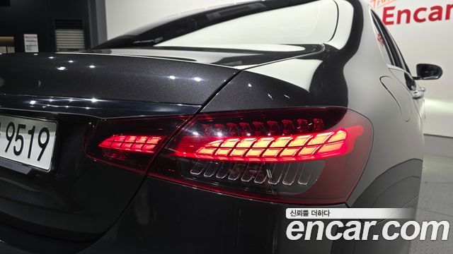 Mercedes-Benz E-Class 2021 — photo 9