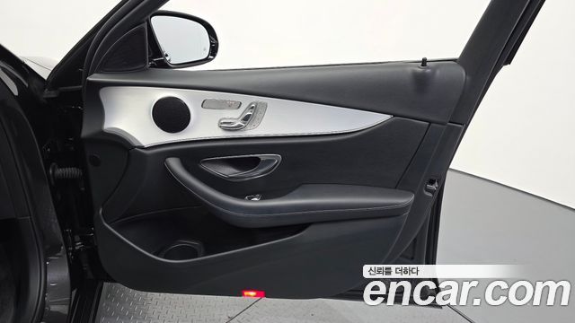 Mercedes-Benz E-Class 2021 — photo 14