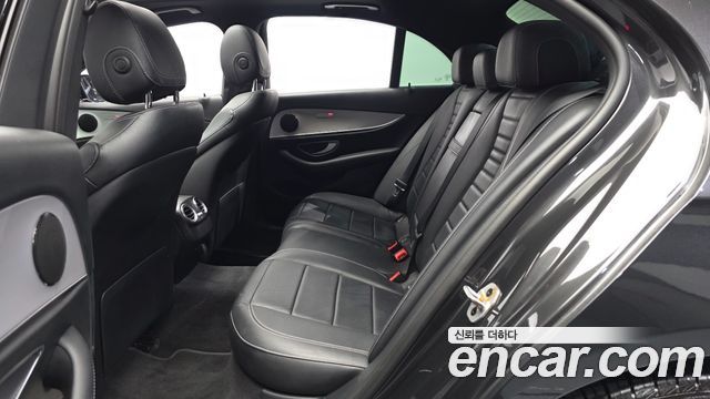 Mercedes-Benz E-Class 2021 — photo 16
