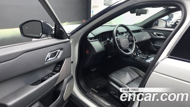 Land Rover Range Rover Velar 2019 — photo 13