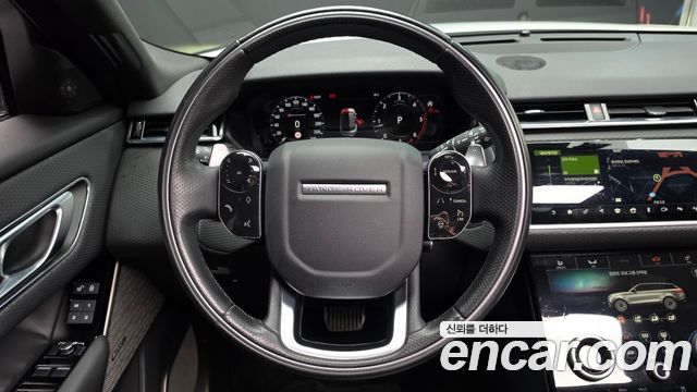 Land Rover Range Rover Velar 2019 — photo 18