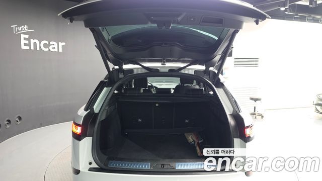 Land Rover Range Rover Velar 2019 — photo 26
