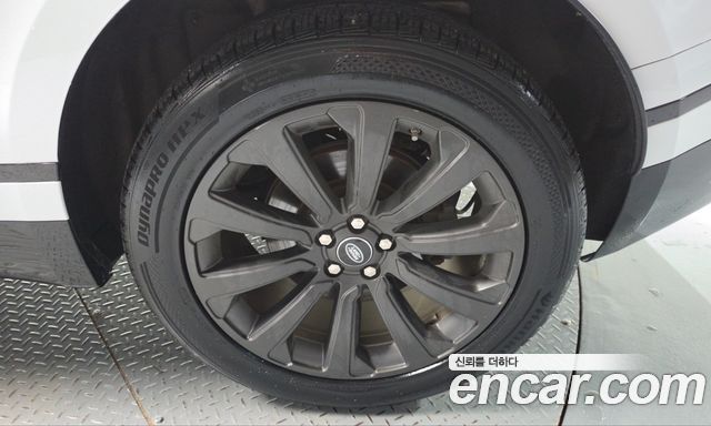 Land Rover Range Rover Velar 2019 — photo 7