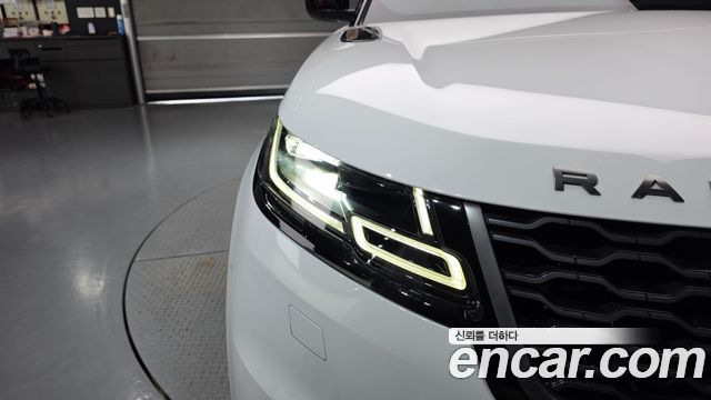 Land Rover Range Rover Velar 2019 — photo 8