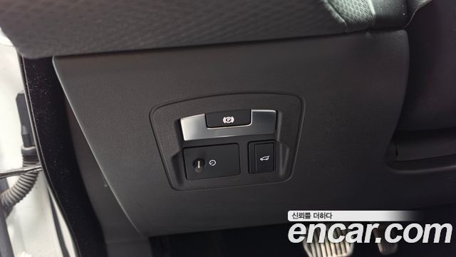 Land Rover Range Rover Velar 2019 — photo 30
