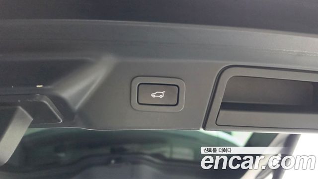 Land Rover Range Rover Velar 2019 — photo 33
