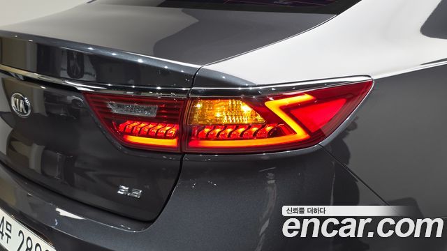 Kia K7 2017 — photo 9