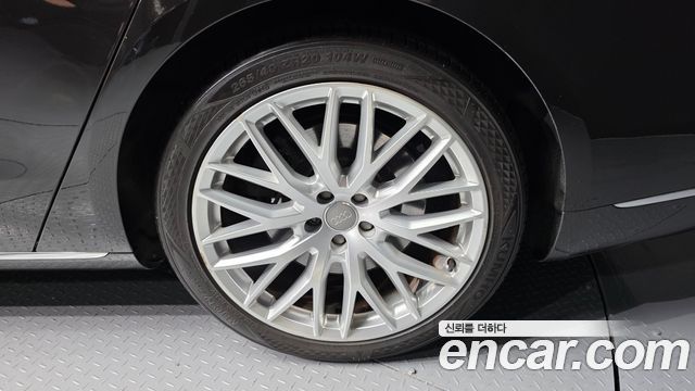 Audi A8 2015 — photo 5