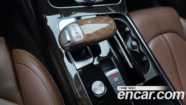 Audi A8 2015 — photo 9