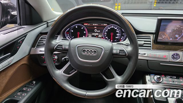 Audi A8 2015 — photo 13
