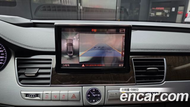 Audi A8 2015 — photo 15