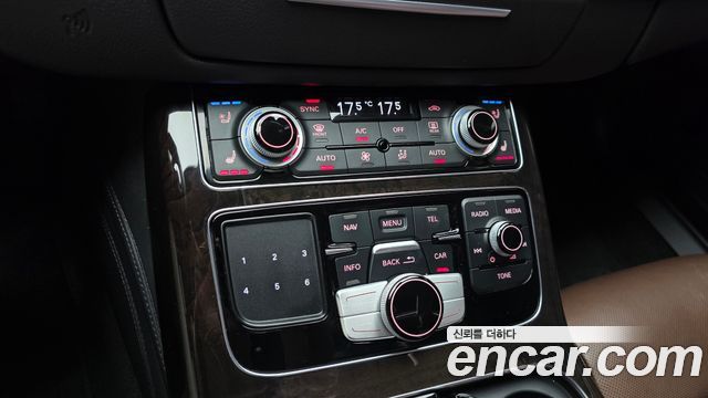 Audi A8 2015 — photo 16